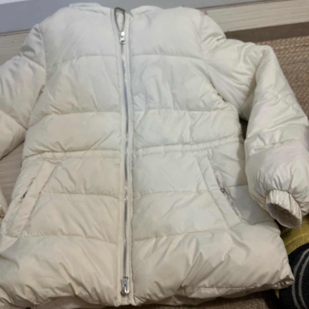 Amazon Essentials Cream Puffer Jacket - Picture 2 of 4